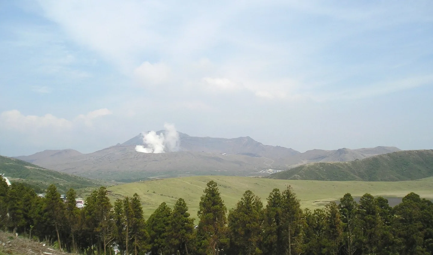 草千里から広がる阿蘇山の火山地形